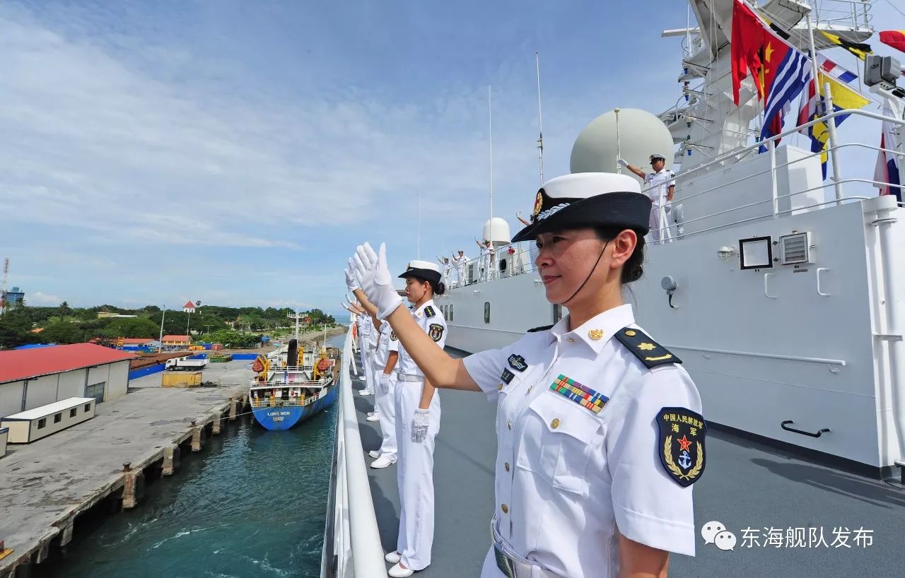 告别访问期间,任务指挥员管柏林,政委金毅在中国驻东帝汶大使刘洪洋