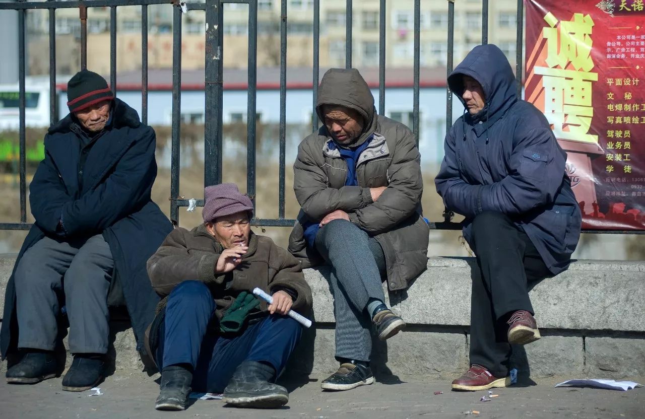 穷人,要为自己的穷负多大责任?__财经头条