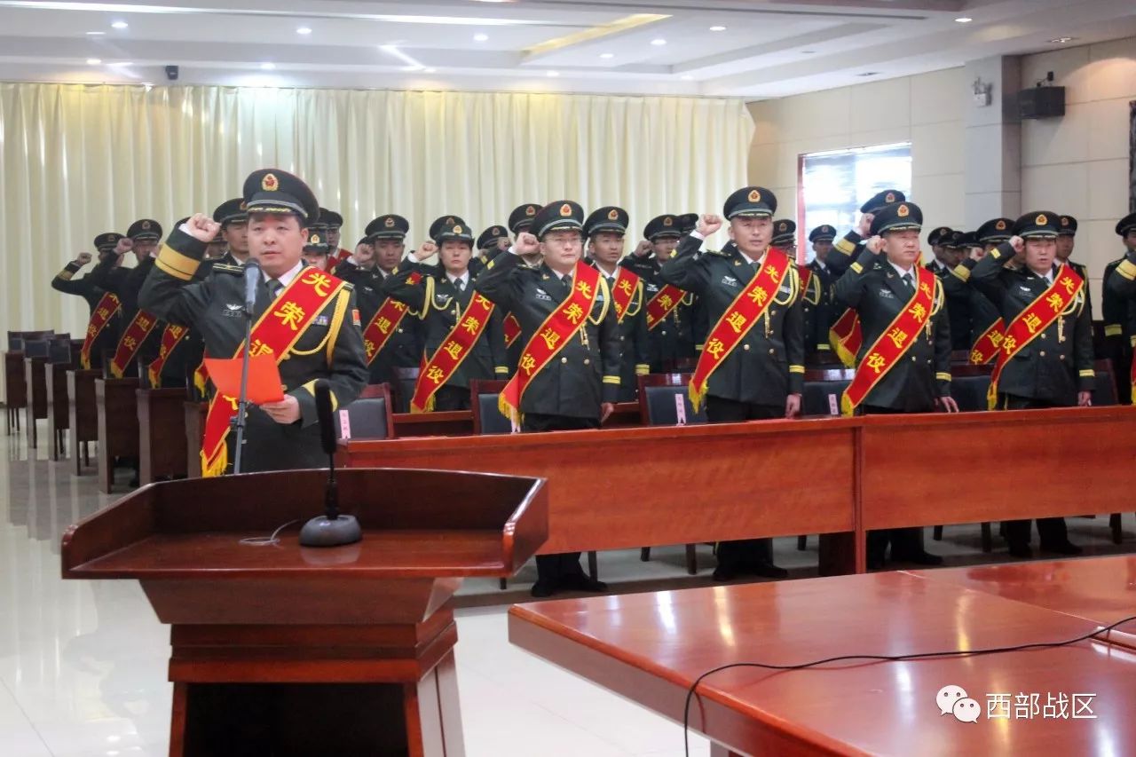 调整组建后第76集团军某旅首次为转业干部举行退役仪式