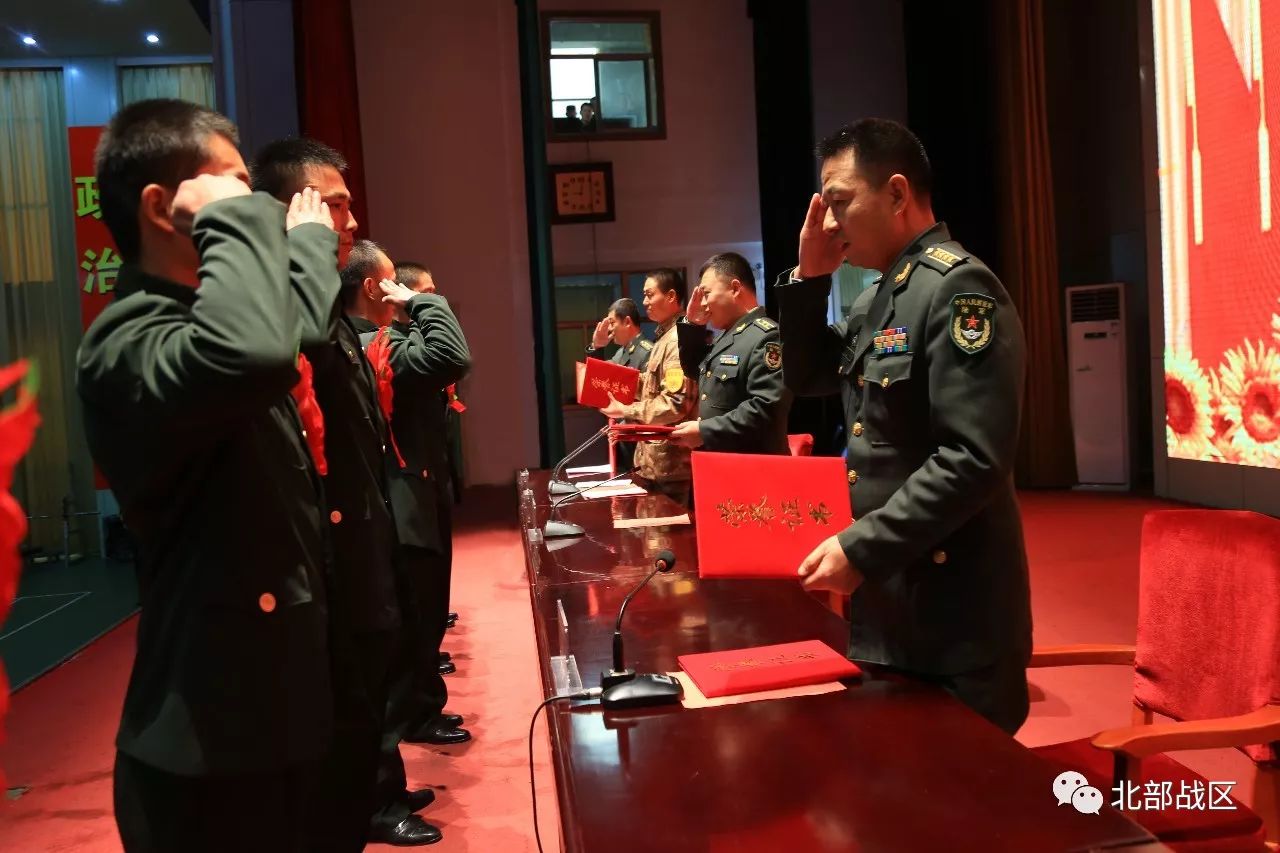 驼铃声声敲心坎特战精英与旅长相拥而泣难舍军营