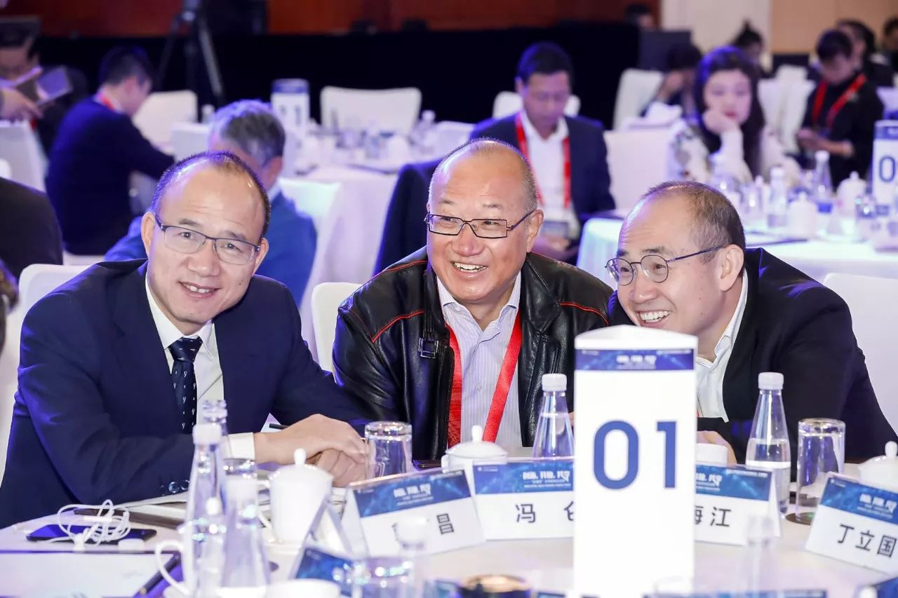 中的第一次个人摄影展既是企业家又是画家的远大集团董事长兼总裁张跃