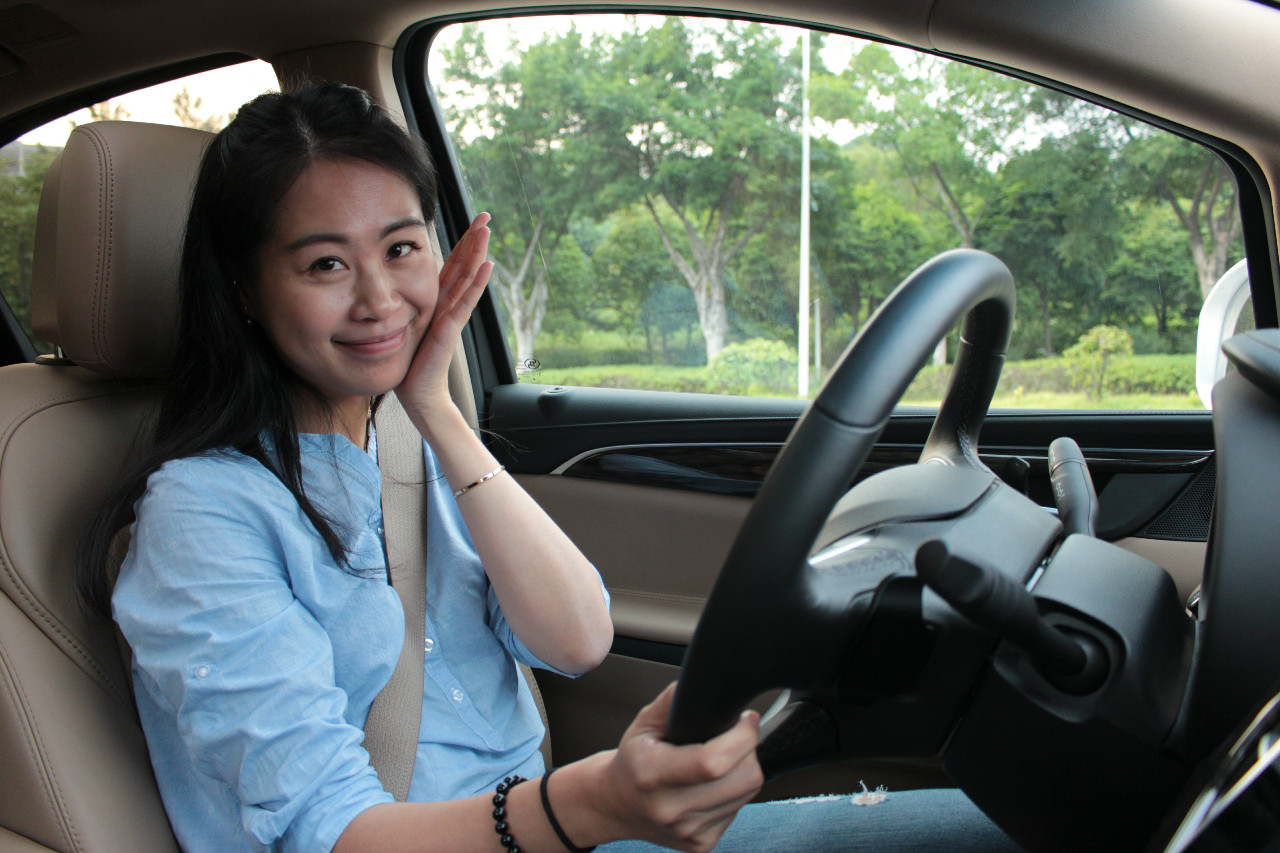 "马露莎"升级专车女司机,一台gl8游遍广州!