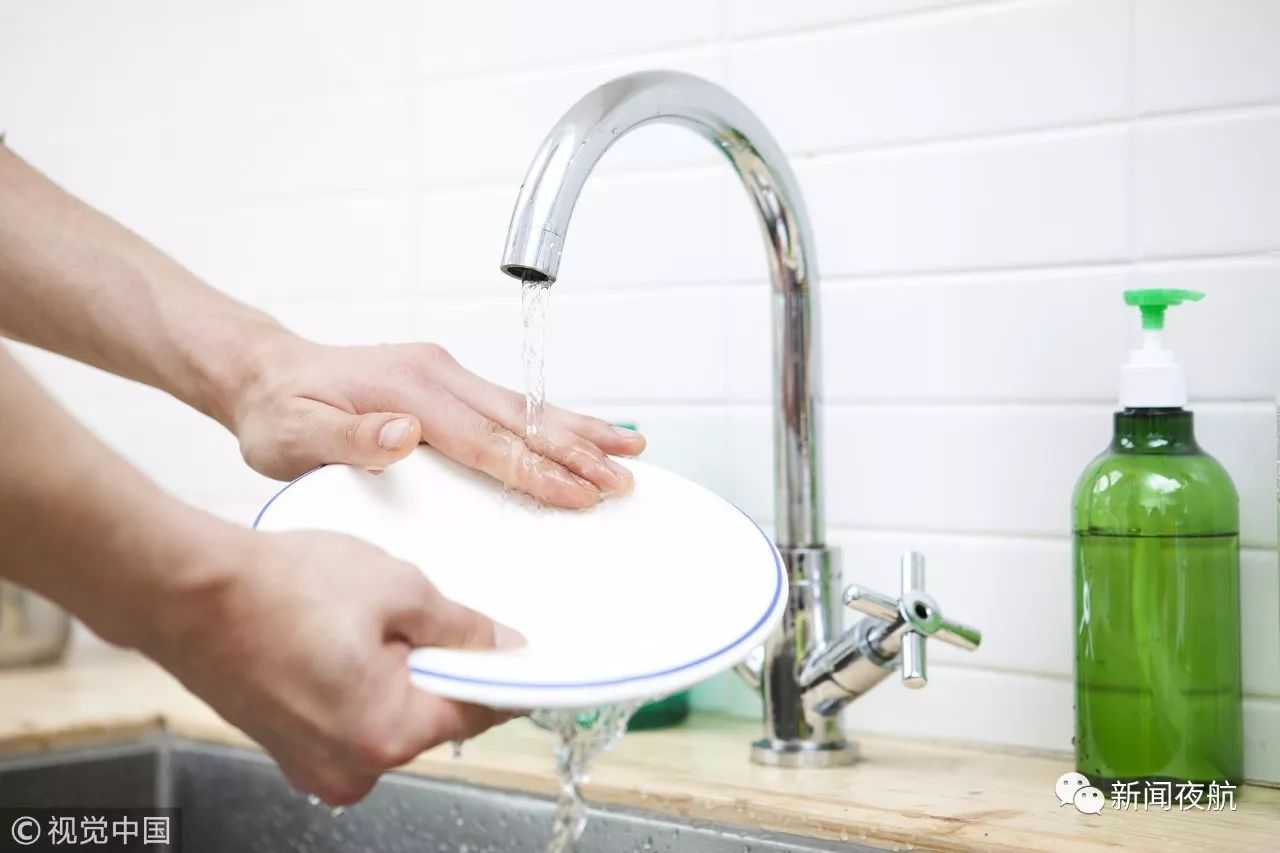 实用把气球套在水龙头上老婆从此爱上了刷碗这个方法你也试一试