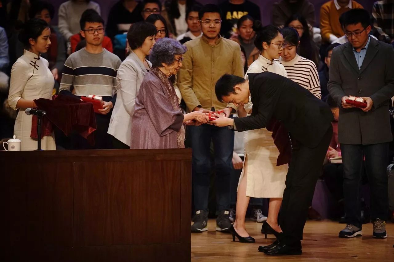 叶嘉莹心中一焰寄语学子