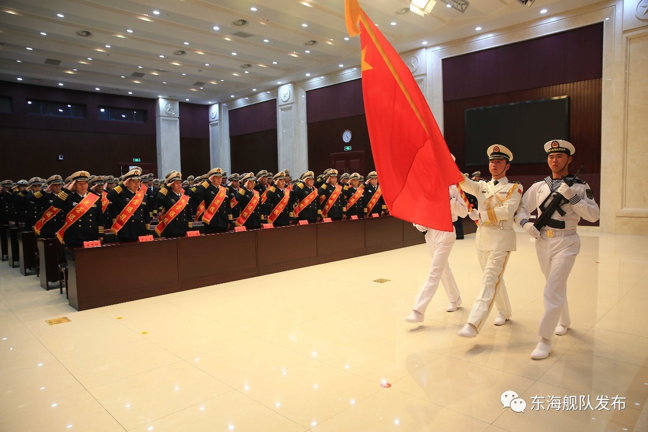 东海舰队隆重举行2017年度师职转业干部退役仪式