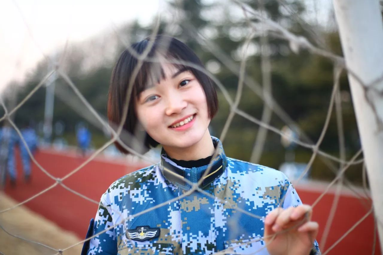 海军女兵的年终总结这创意我服