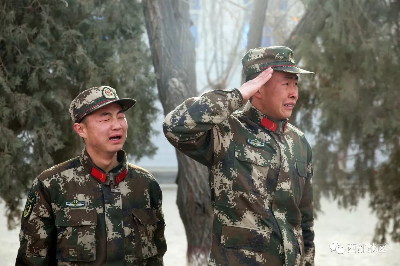 武警甘肃总队酒泉支队百余名新兵泪别战友奔赴新岗位!