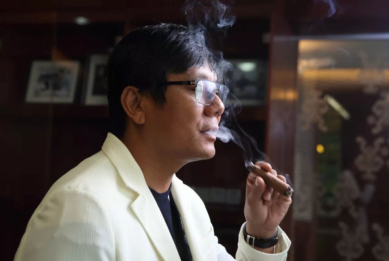 那个制造这场盛筵的男人这样说