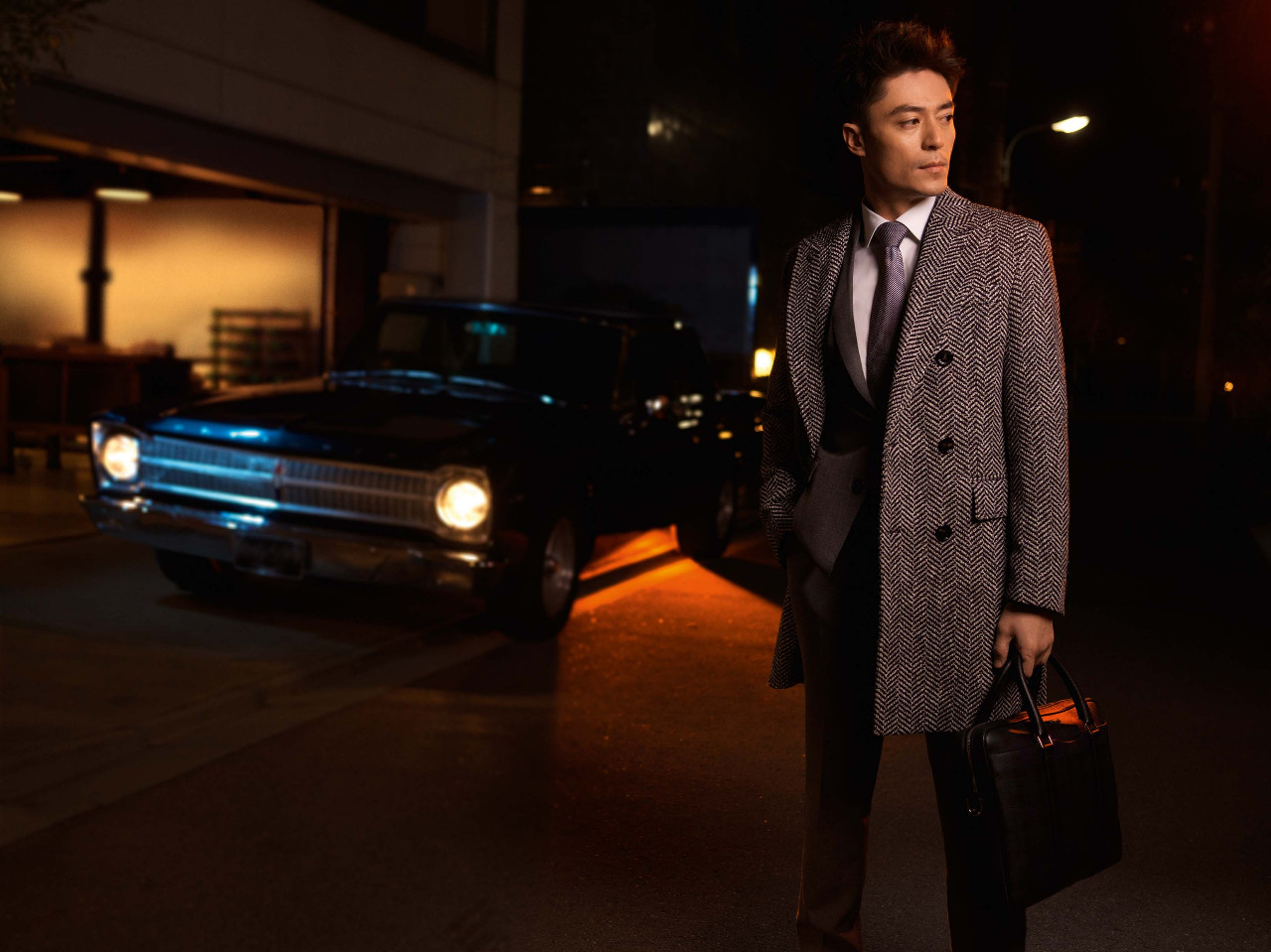 霍建华粉丝有话说:这样穿的老大帅到爆我们才不舍得跑!