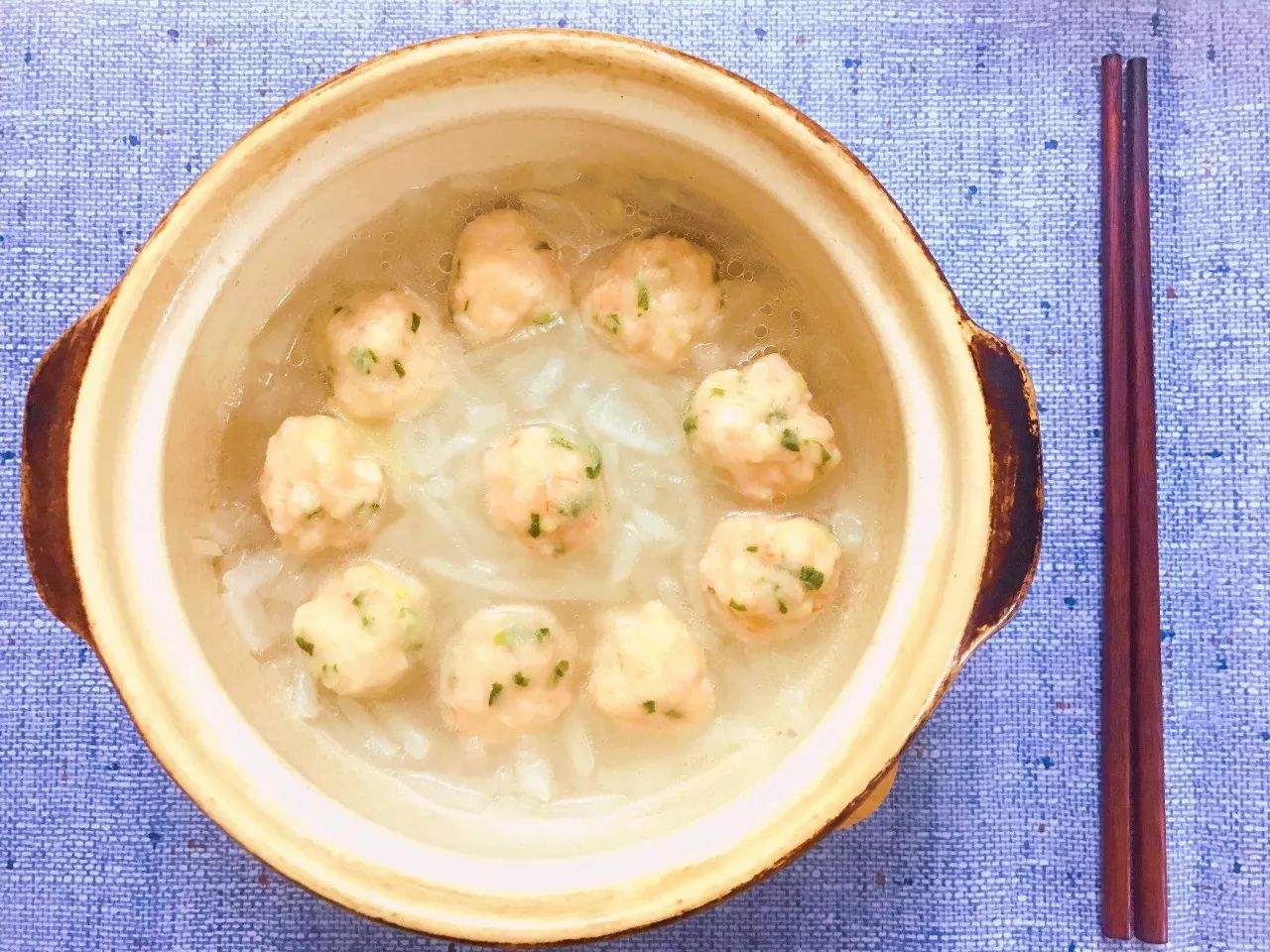 鲜甜又暖胃萝卜丝虾丸汤简单好学今晚就做周末厨房