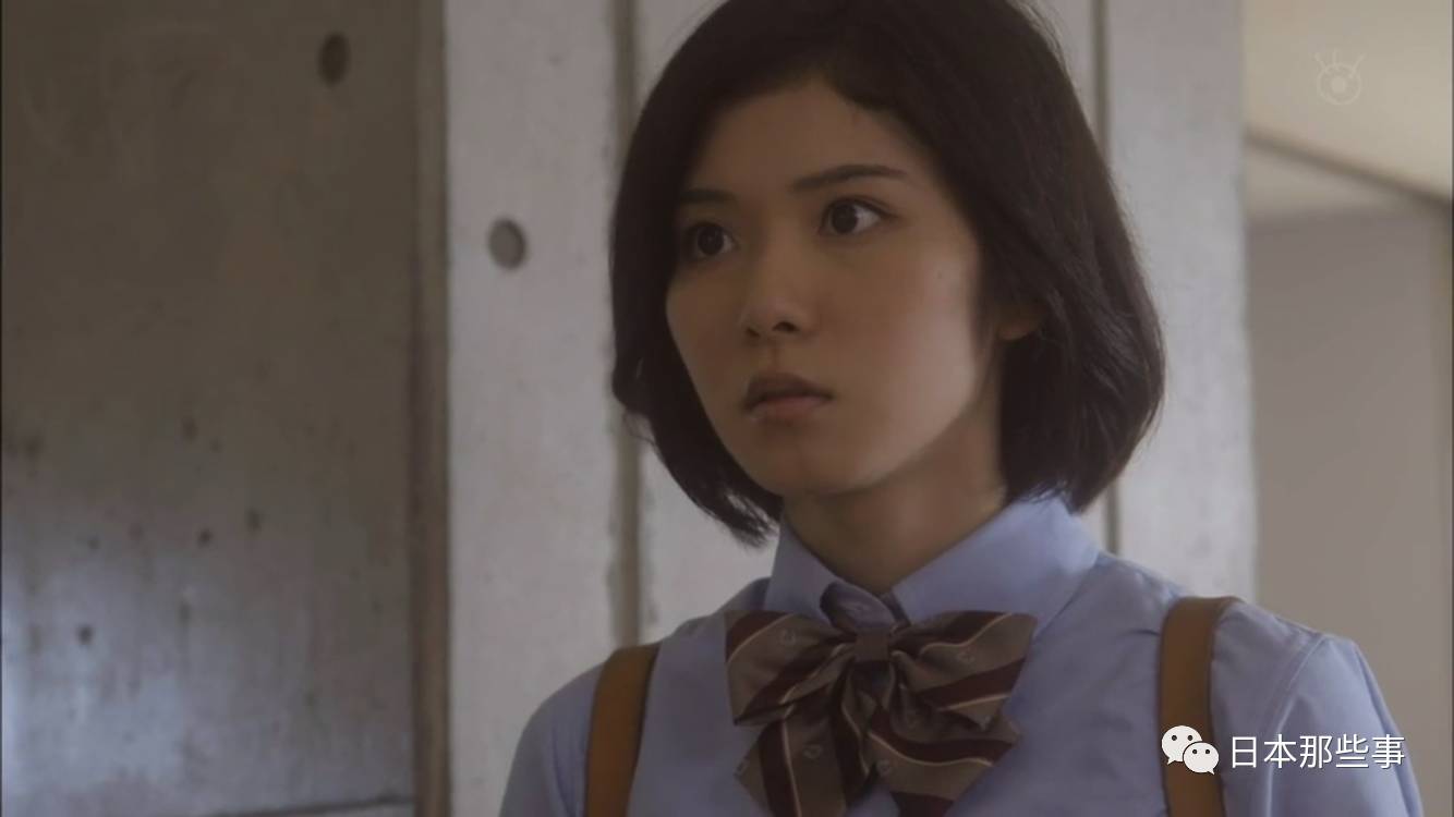 演员松冈茉优圈粉无数搞笑谐星狂人迷妹都是她