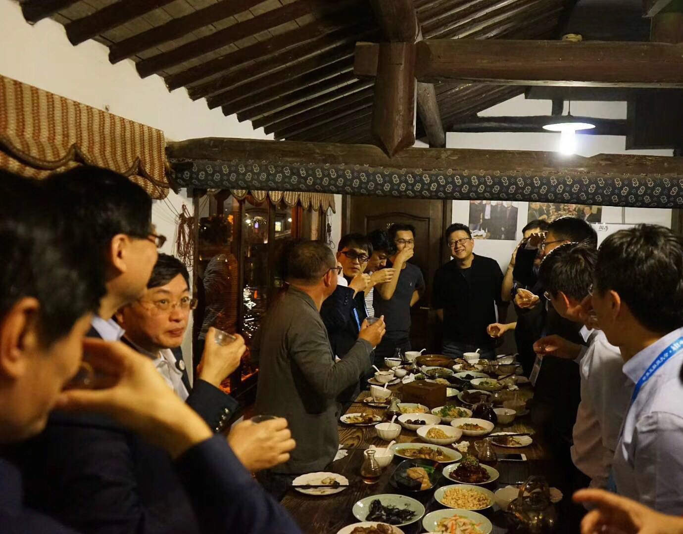 乌镇顶级饭局互联网半壁江山来了没聊手机聊猪肉