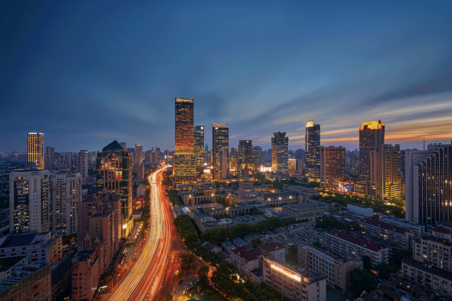 我们登上632米高空冒死拍下魔都最美的瞬间只为灵动你心