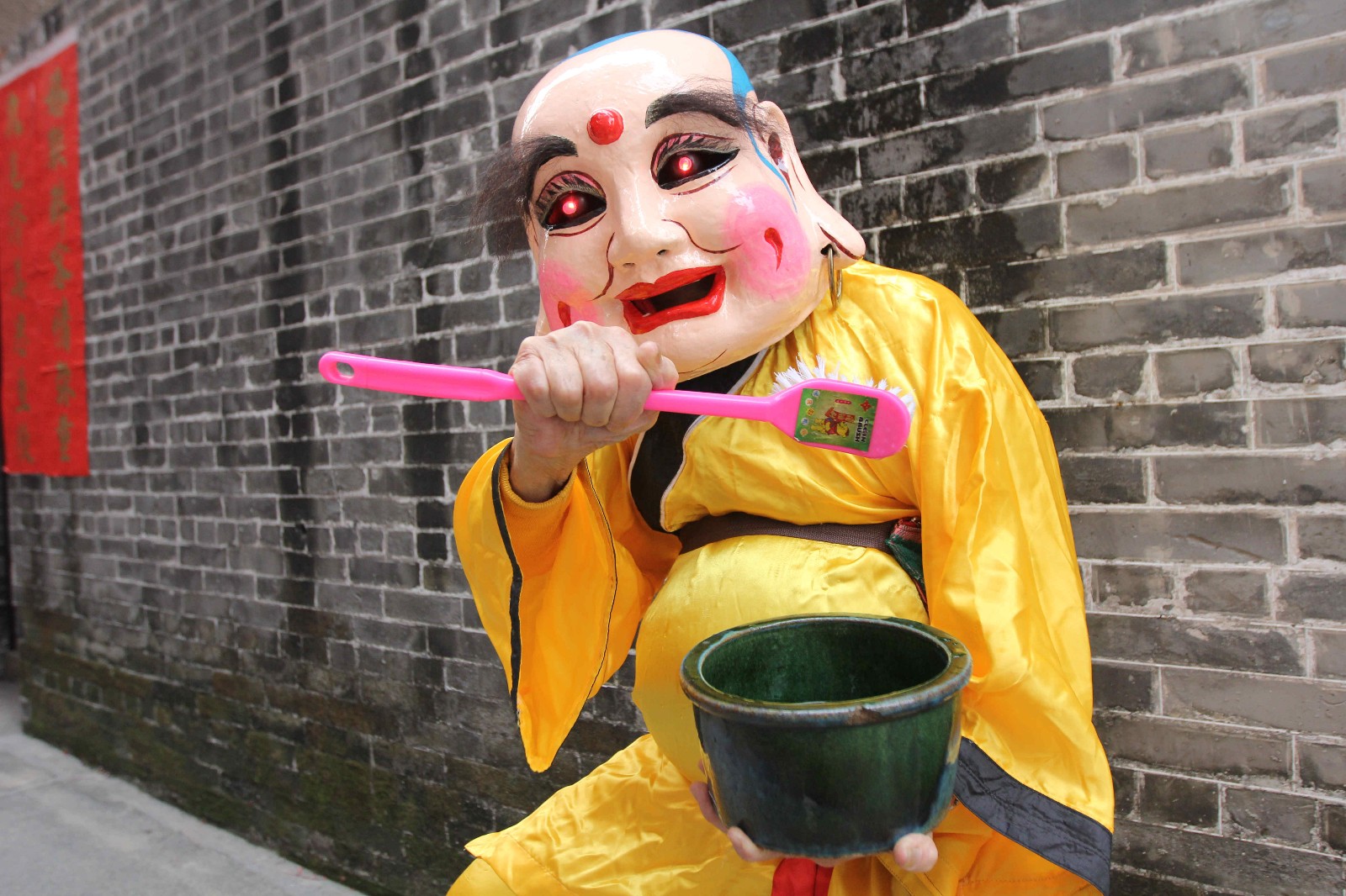 梁光泰人见人爱智趣鬼马的大头佛欢笑了一代代西樵人