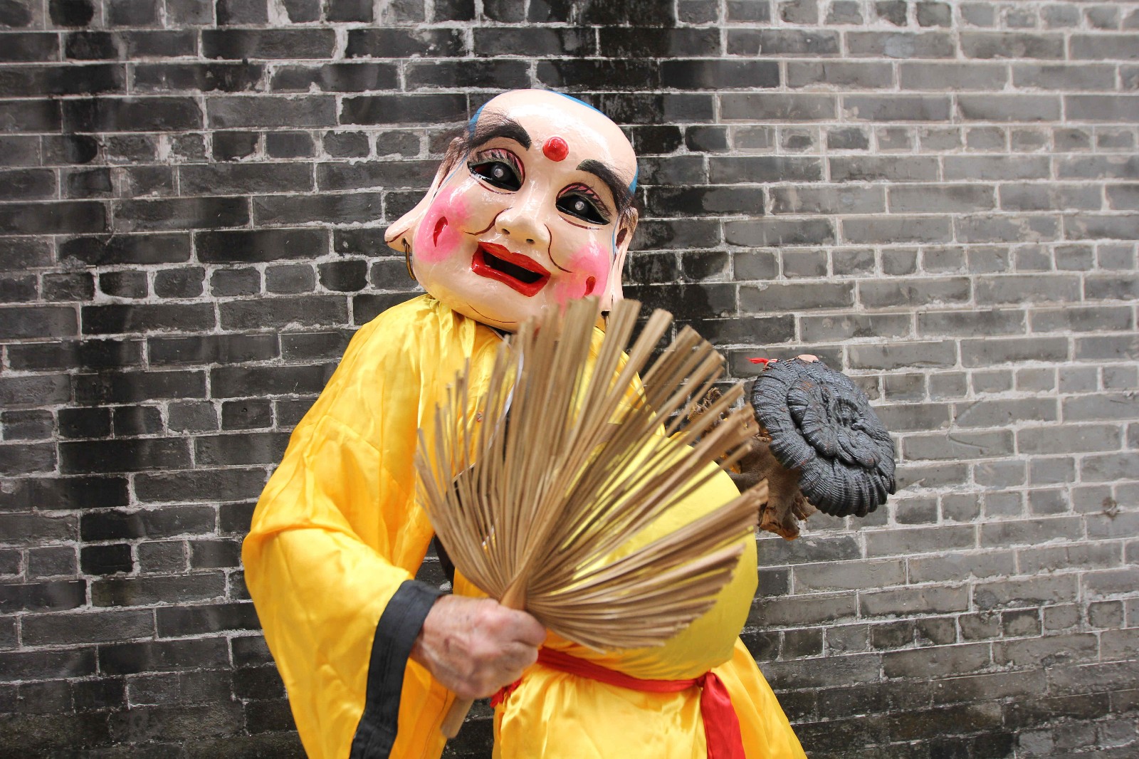 梁光泰人见人爱智趣鬼马的大头佛欢笑了一代代西樵人