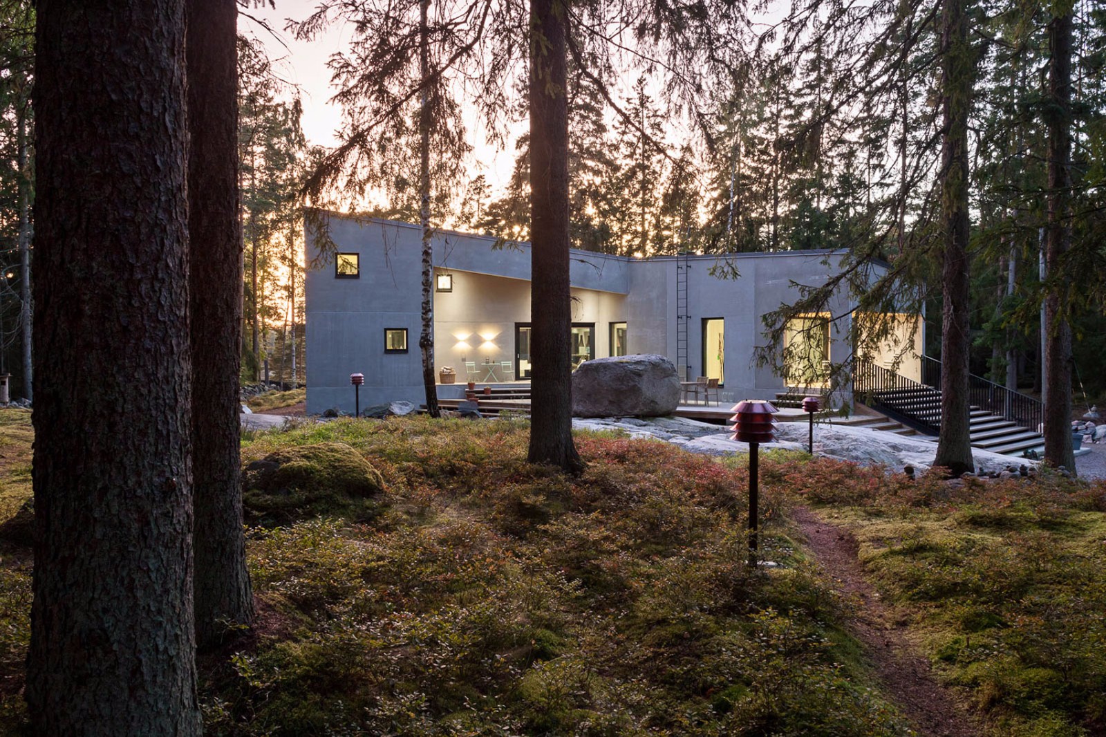 绿林深深,阳光浅浅,仿若峭壁上的一块岩石:芬兰k别墅