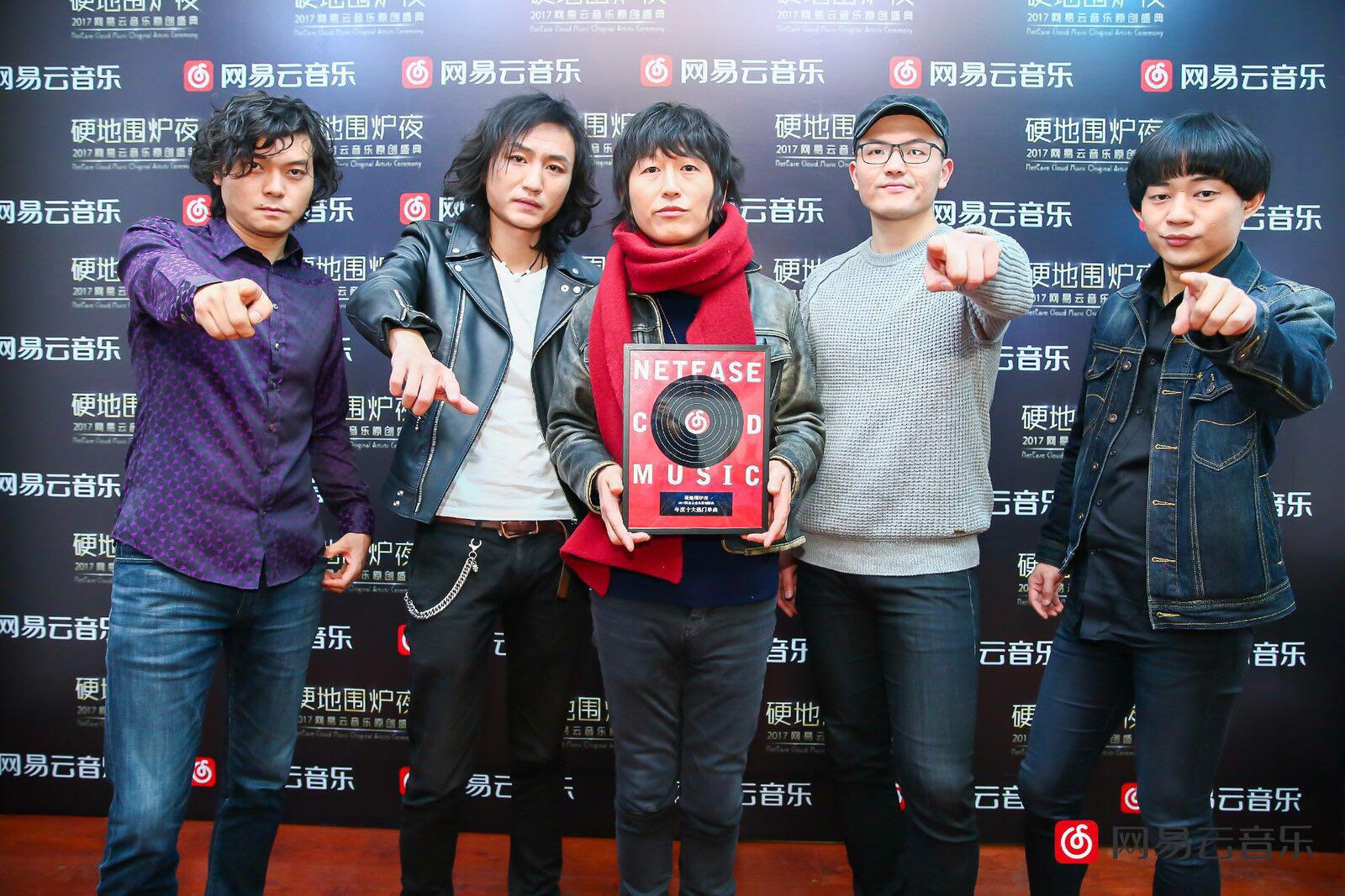 据悉,声音玩具乐队由主唱吉他手及