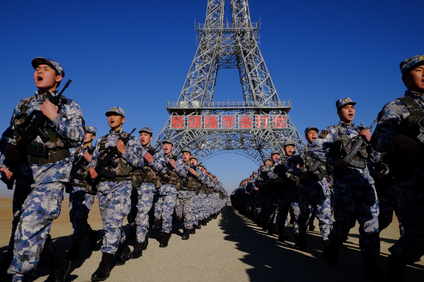 中国陆军有这样一支部队,身披特殊迷彩模拟不同对象,作为专业化蓝军