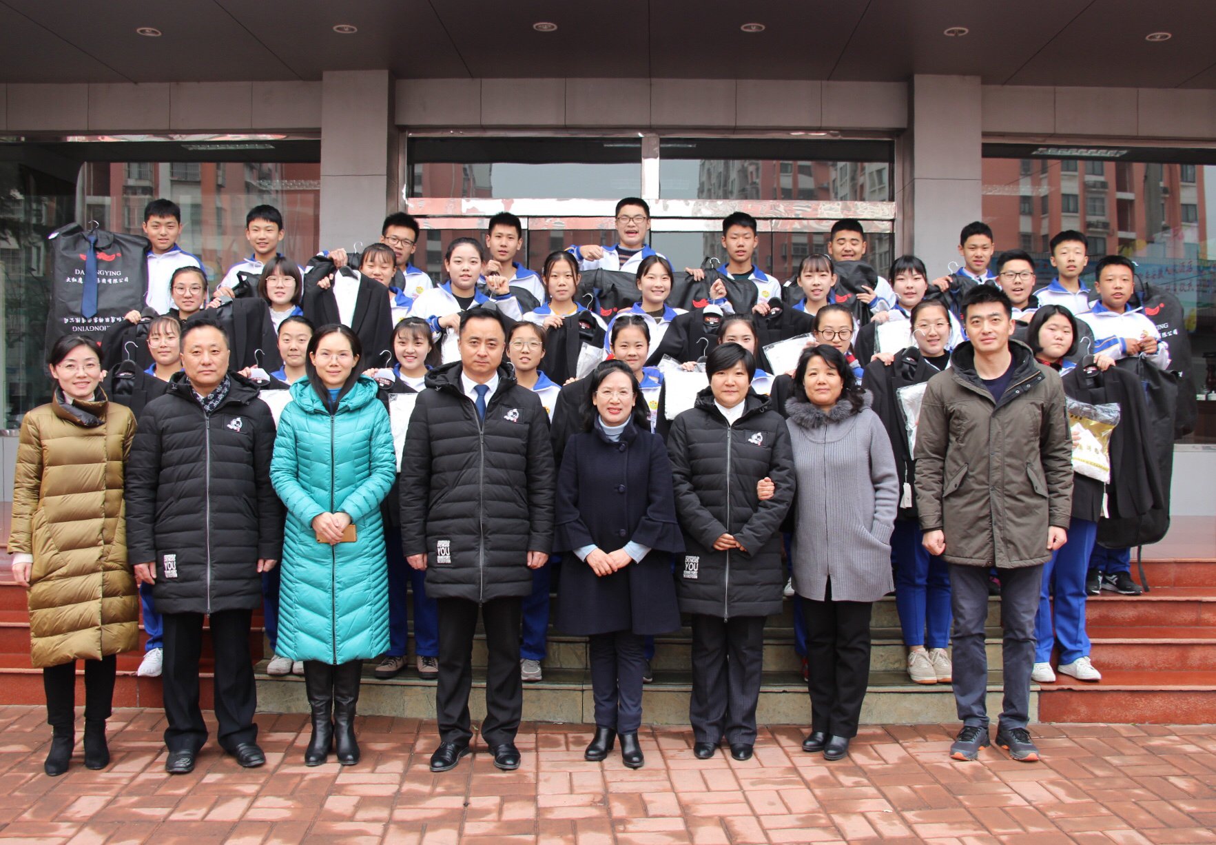 济南三职专举行联合培养班服装发放仪式