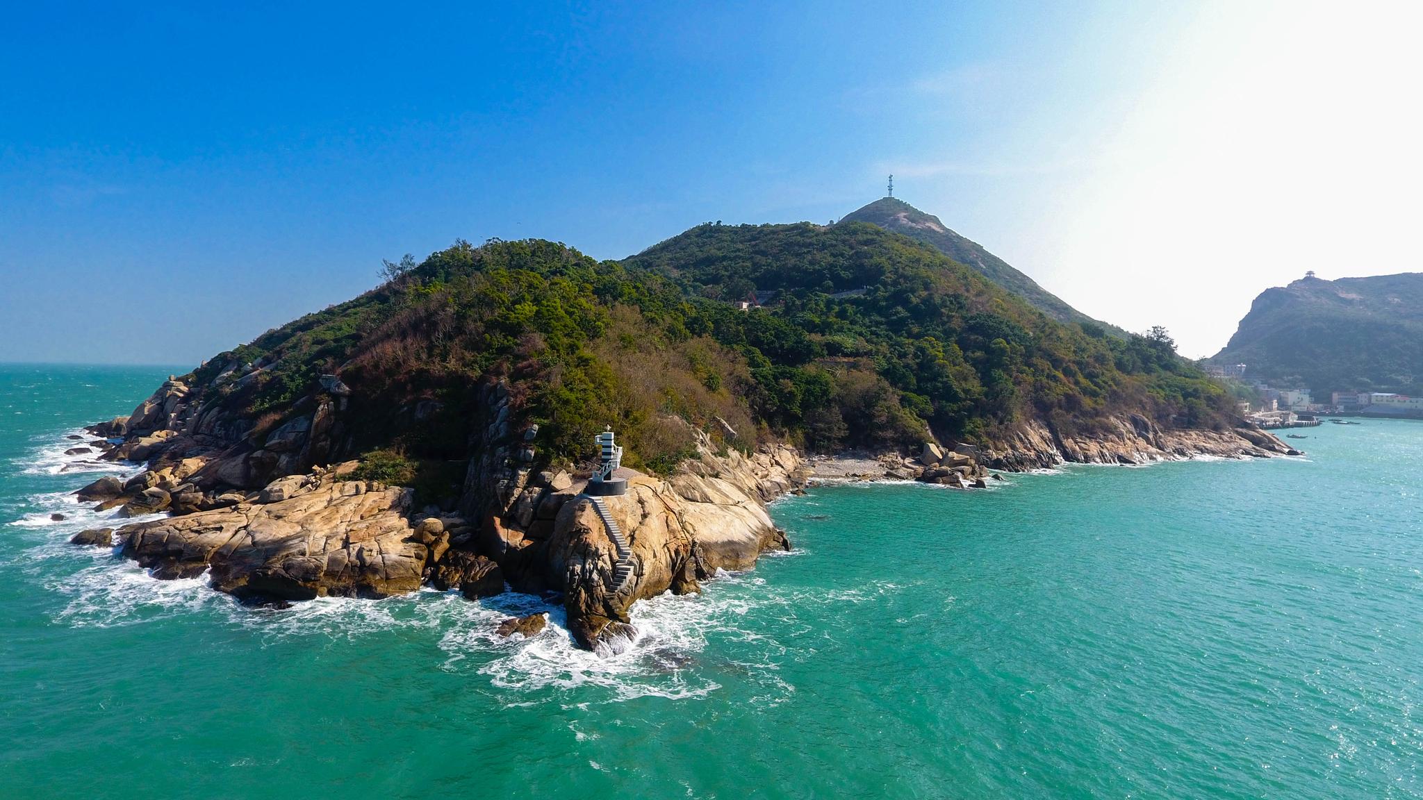 多年来,担杆岛约300居民,用户,只能依靠政府建设的一个柴油发电站来