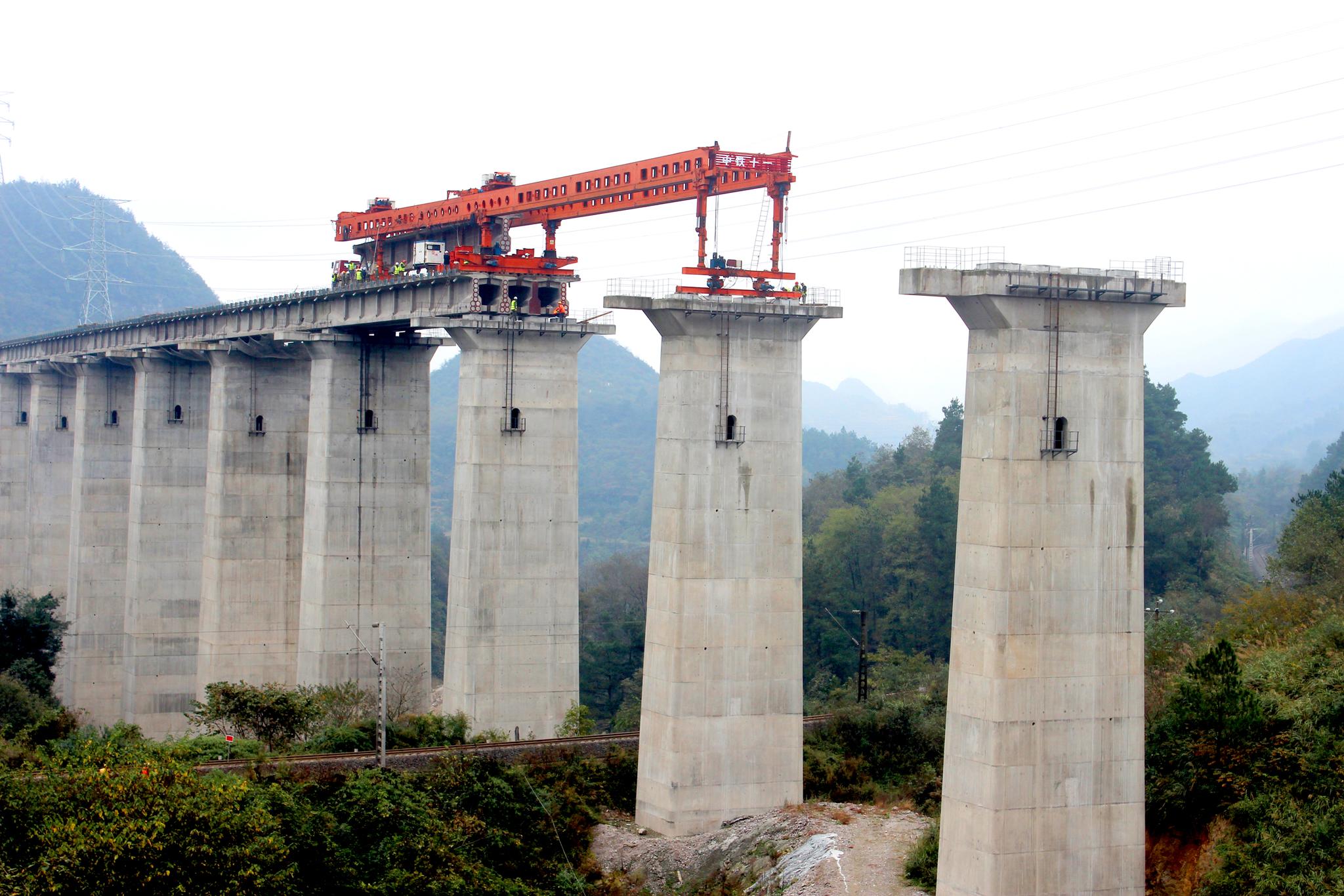 中国铁建参建渝贵铁路全线运营重庆至贵阳2小时可达