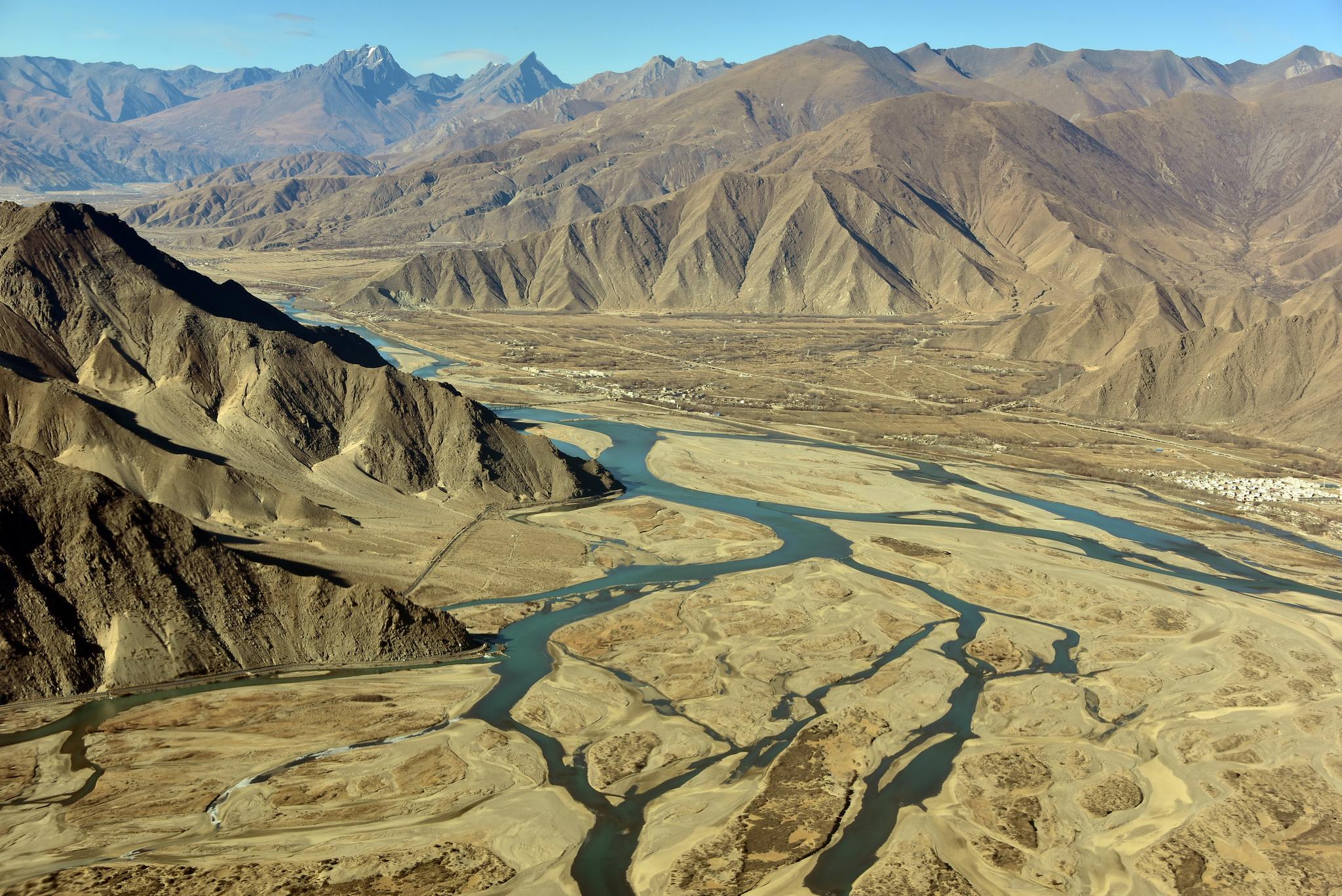 1月3日,航拍拉萨河谷.摄影/章轲