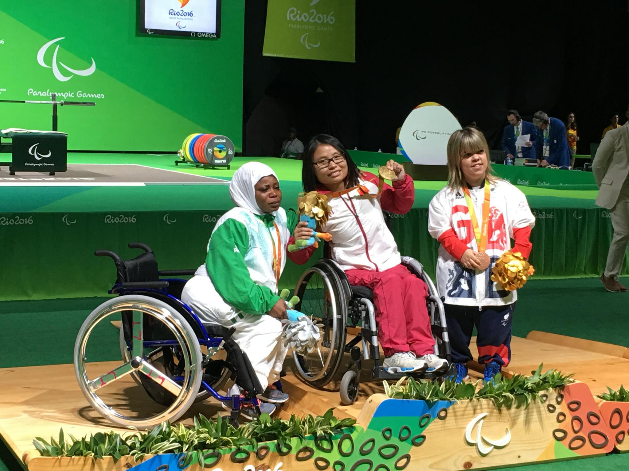 在胡丹丹看来,残疾人,残疾人女运动员,一个哺育孩子的残疾人女运动员