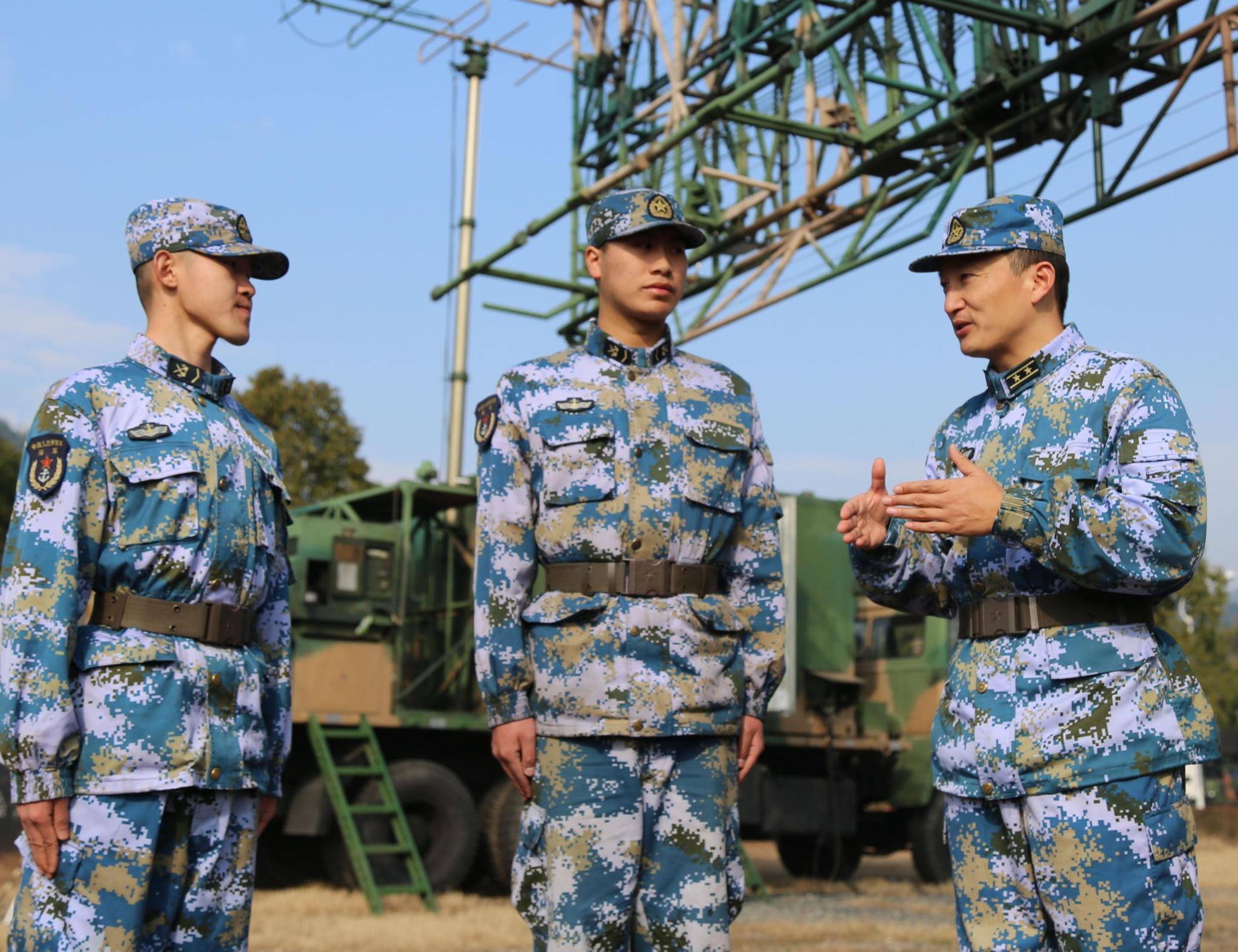 作训一线的吕广军,先后荣立三等功3次,曾被表彰为海军优秀指挥军官