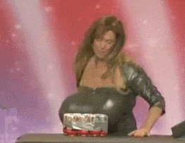 上面这位拥有m奶罩杯的女士,是来自美国波士顿47岁的苏珊·赛克斯.