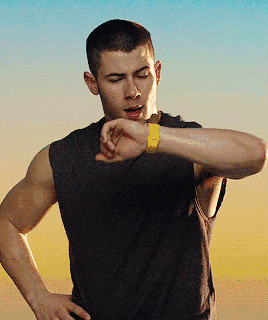 买买买nickjonas代言男士香水一起闻着他的味道入睡