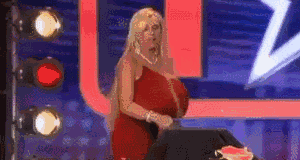 m奶巨乳的美国大妞让你看看什么才是人间胸器