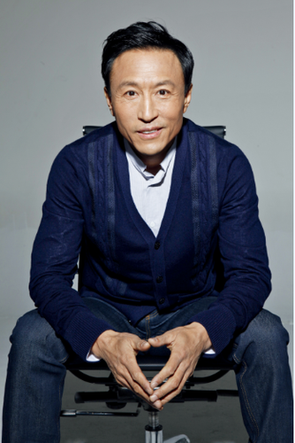 【环视听】专访王洛勇:中国话剧要刮"中国风"