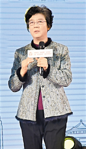 飞行36载 被誉"散花天女"|新疆|粤剧|岳喜翠_新浪新闻