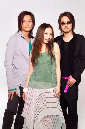 飞儿乐队主唱被前男友踢出团,十几年的情谊根本经不起深扒.