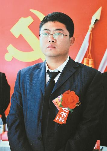 李飞 累倒在脱贫攻坚路上