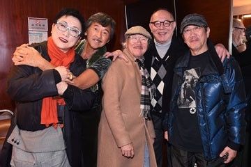 《city girl》之后,还帮叶德娴的专辑《千个太阳》