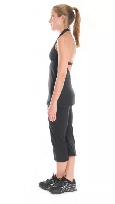 ①双腿交叉站立, 左腿位于右腿前.