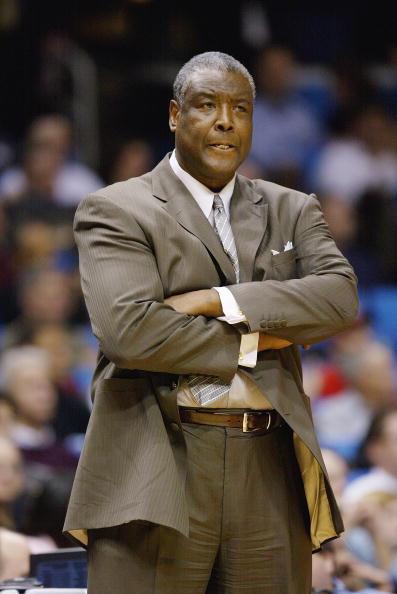 2003-2004赛季,骑士引进保罗塞拉斯为骑士主教练,黄蜂进季后赛第二轮