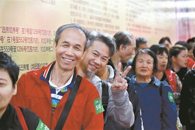 冼村人回家喽! 冼村昨首次回迁分房