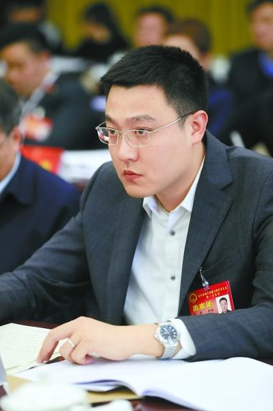 崔勇代表 郑实委员 马立霜委员 刘子华代表 崔勇代表 郑实委员 连续11