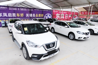 庄剑翔 摄今天,由扬州报业传媒集团主办的元宵车展在京华城西广场