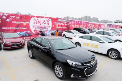 庄剑翔 摄今天,由扬州报业传媒集团主办的元宵车展在京华城西广场