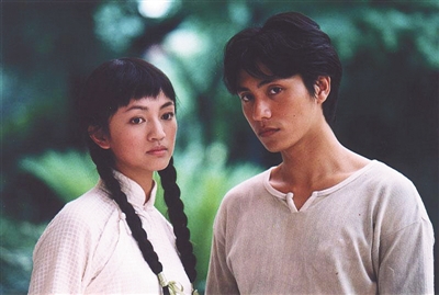 中极具文青气息的陶春,再到《借枪》中一提钱就两眼放光的裴艳玲