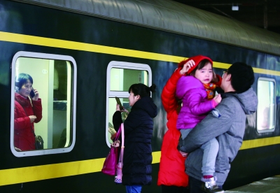 有一种深情叫送别 有一种喜悦叫回家|站台|北京西站|杨小嘉_新浪新闻