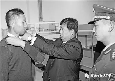 王启发"慰问英模连队万里行"五年记|武警部队|战士|官兵