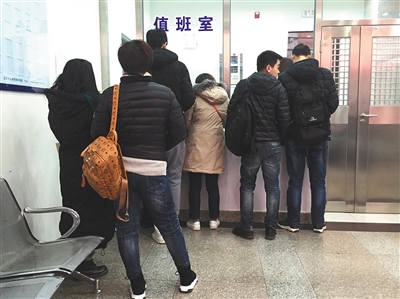 12月21日,建外派出所,新思路和巨人时代的学员正在登记。