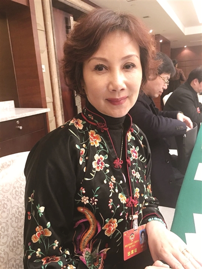 南京航空航天大学艺术教育中心主任杨莉莉: 刺绣,昆曲,剪纸选修课名额