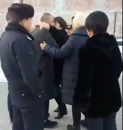 死刑犯临刑前告别家人,年幼女儿天真喊\