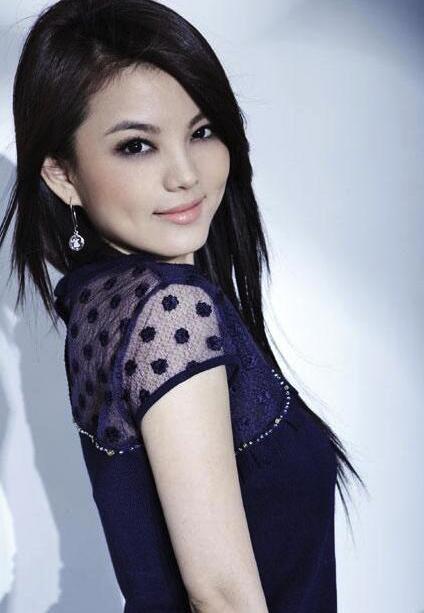 可以说在主持上的她们,各有长处.