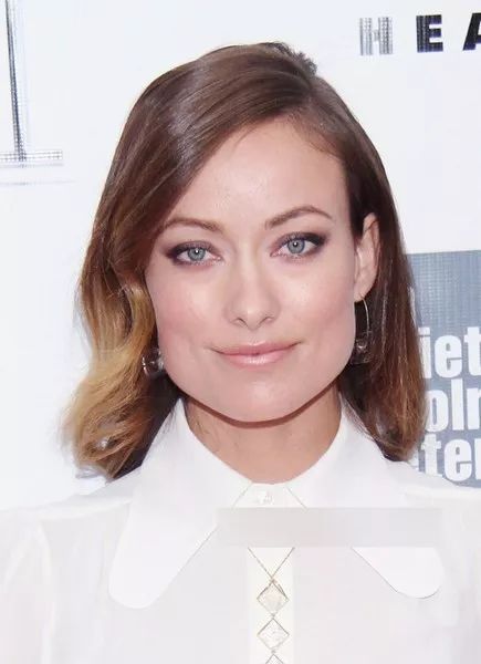 5,倒三角型脸:倒三角型脸因额部宽,脸颊小,下颌窄,眉型应是弧形,以